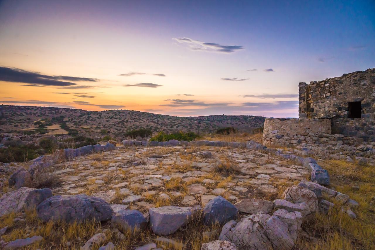 Отель Meltemi Retreat Ираклия Экстерьер фото
