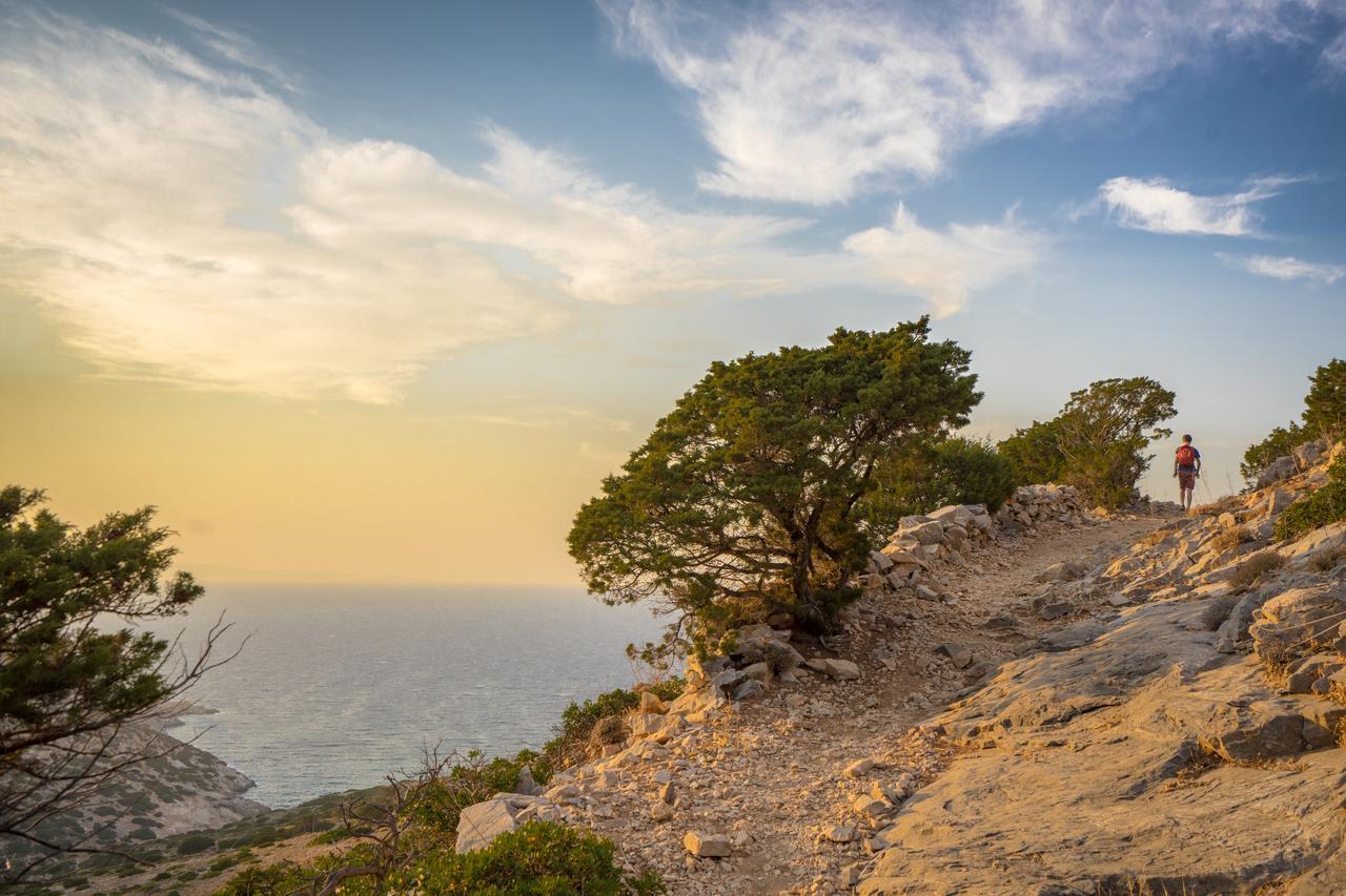 Отель Meltemi Retreat Ираклия Экстерьер фото